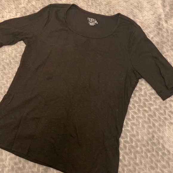 Black top - Picture 1 of 1